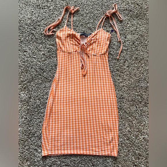 PrettyLittleThing Dresses & Skirts - Pretty Little Thing. Short women dress size 4